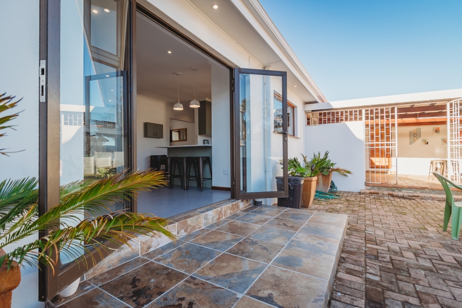 7 Bedroom Property for Sale in Loerie Park Western Cape